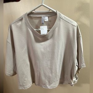 Cropped block t-shirt ** tags attached**